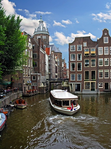 Канал в Амстердаме