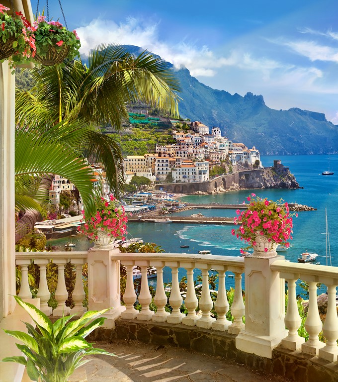 Вид с балкона на море в Италии