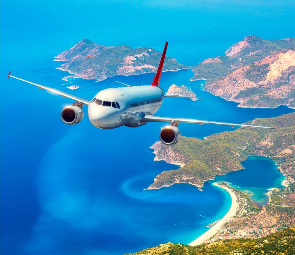 Самолет над морем 1