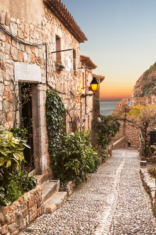 Улица с видом на море 1