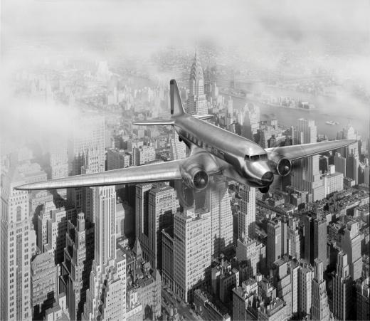 Самолет над городом