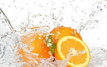 Апельсины  в брызгах воды 1