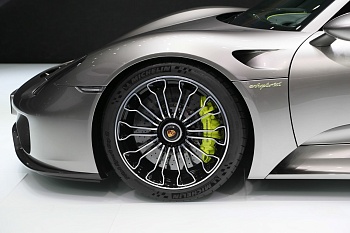 Спортивный автомобиль 13